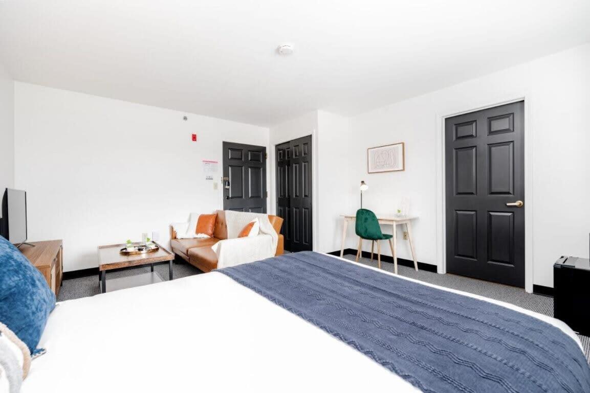 Cozysuites Cwe Stylish Queen With Microwave&Fridge Tower Grove Zewnętrze zdjęcie