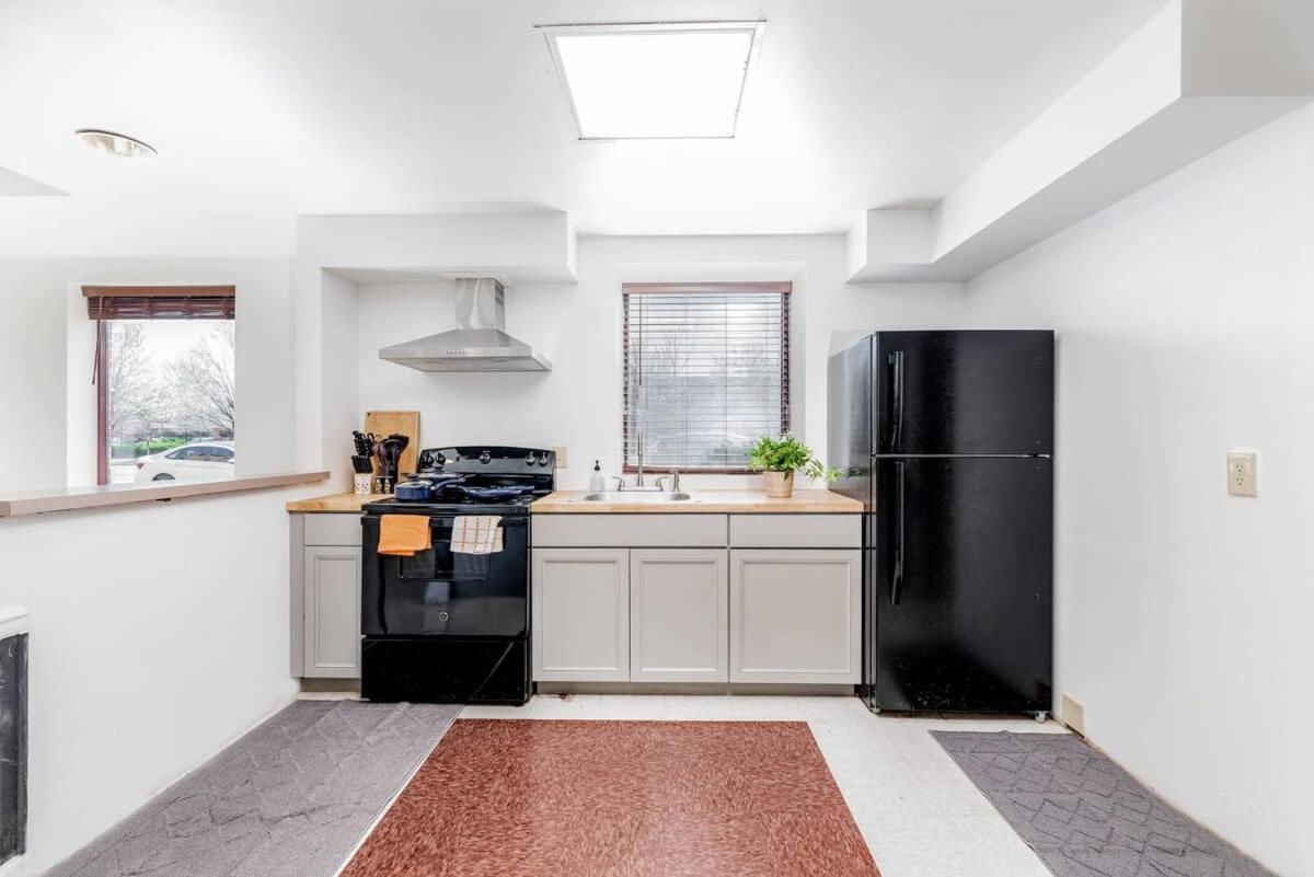 Cozysuites Cwe Stylish Queen With Microwave&Fridge Tower Grove Zewnętrze zdjęcie